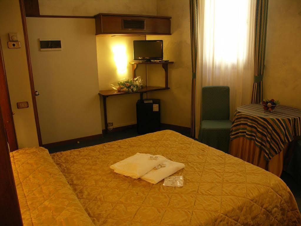 Hotel Duse アーゾロ エクステリア 写真