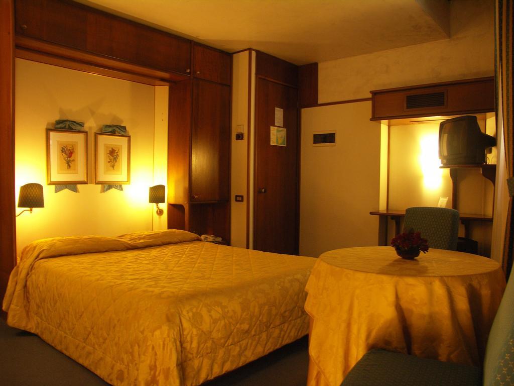 Hotel Duse アーゾロ エクステリア 写真